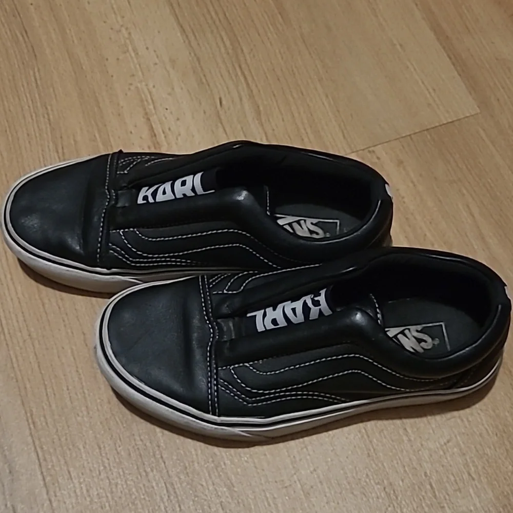 Vans x Karl Lagerfeld Old Skool Laceless Leather Platform Sneakers - Picture 4 of 8